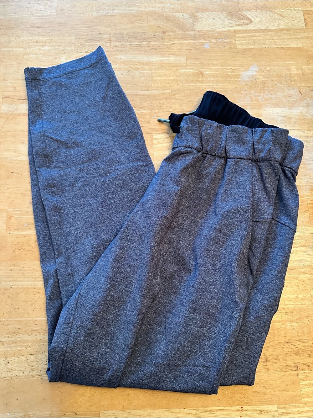 Lululemon on the fly pants size 4